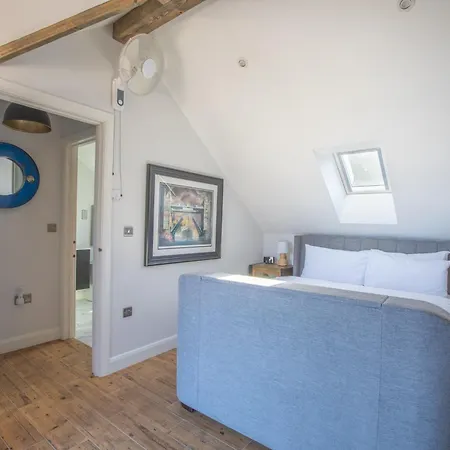 The Annexe At Upper House